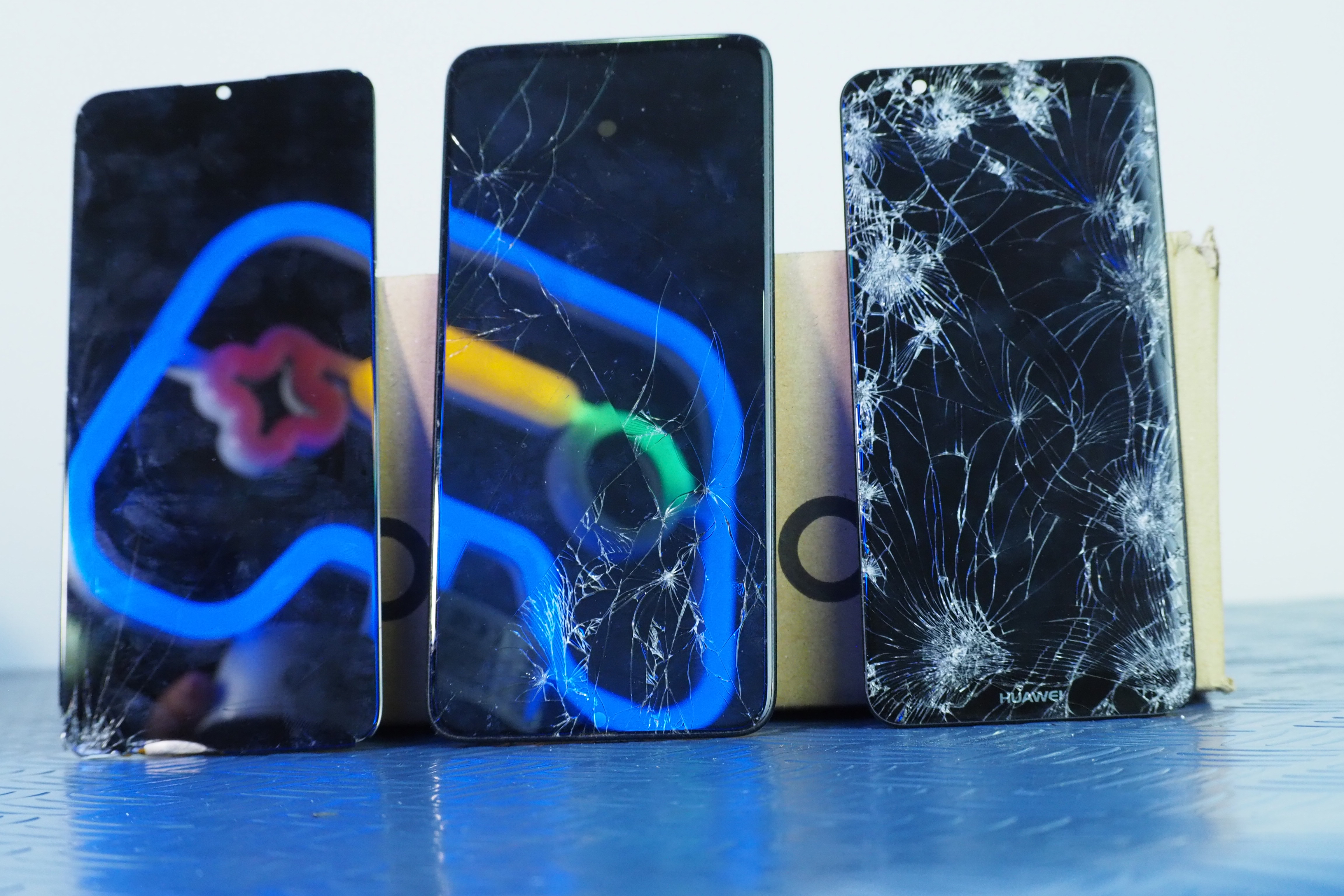 Smartphone moderno — reparação de ecrã e componentes